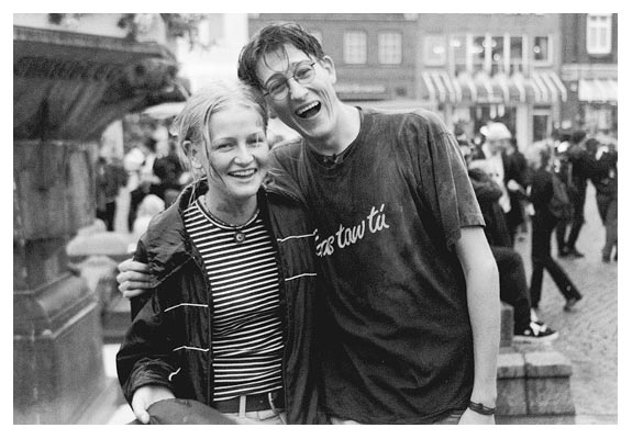 Alles naß. Ann-Katrin & Tobi 1998.