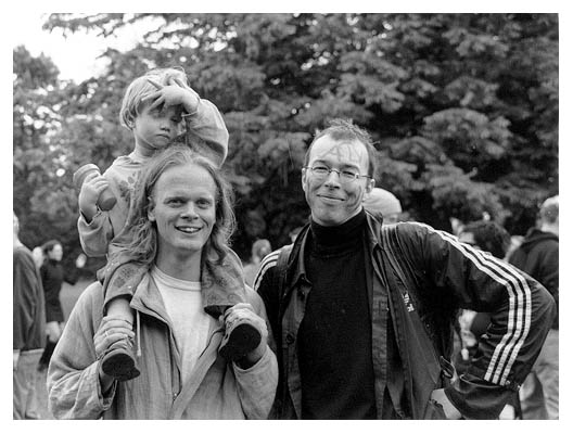 Jan mit Mike und Thomas mit einer von Ina verunstalteten Frisur. Jedem das seine. 2001