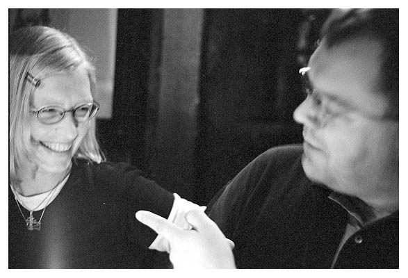 In der Blockhütte: Inga und Oke. 2003.