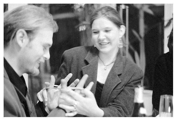 Jens und Mone spielen ein Spiel. 1998.