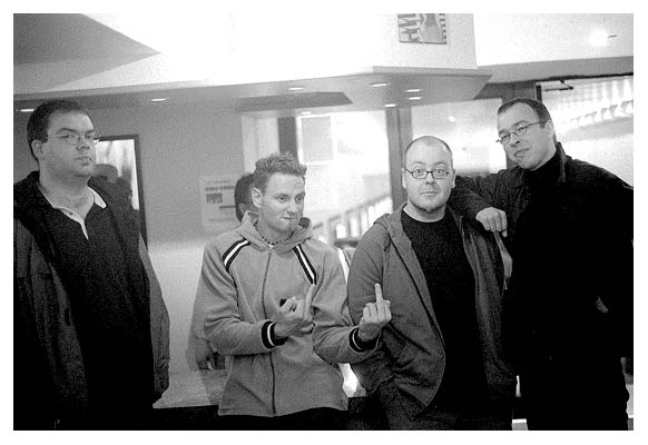 Nach einem Kinobesuch: Oke, Frank, Gubatz, Thomas. 2002. Foto: Tobi.