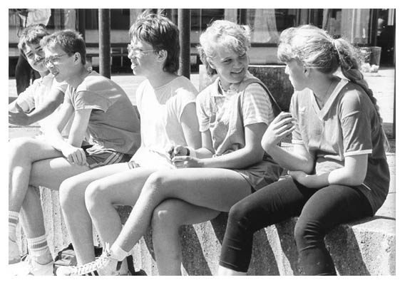 Die siegreiche Schulfestbasketballmannschaft: Oke, Thomas, Lutz, Riki und Ulli. Es fehlen Fiede und Gunter. 1985.