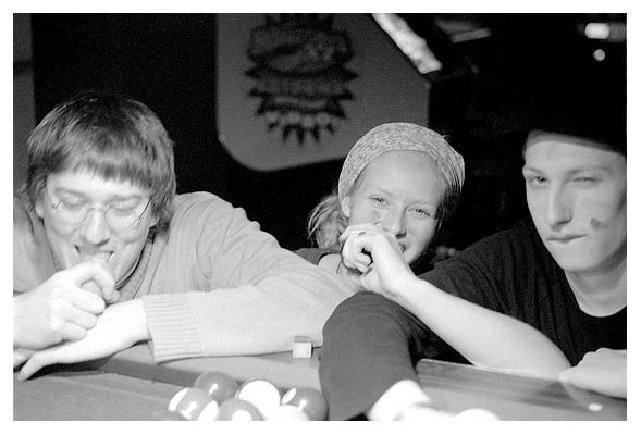 Tobi, Jenny und Niels am Blockhüttenbillardtisch 2004.