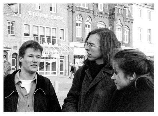 1996. Der damalige Vorstand der SJG auf einer Schuldemo: Thomas G-Punkt, T.Lo. und Momke.
